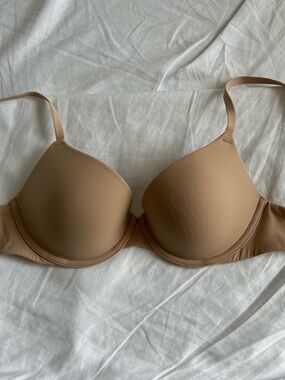 SKIMS Smooth Moulded Bra in Tan